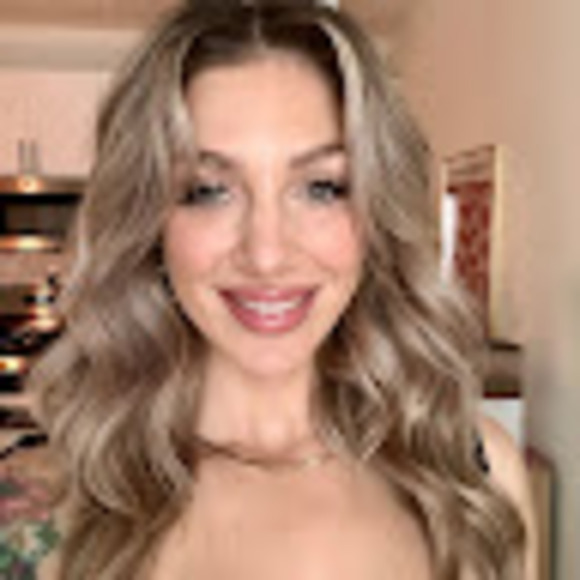 ashley_mikovich